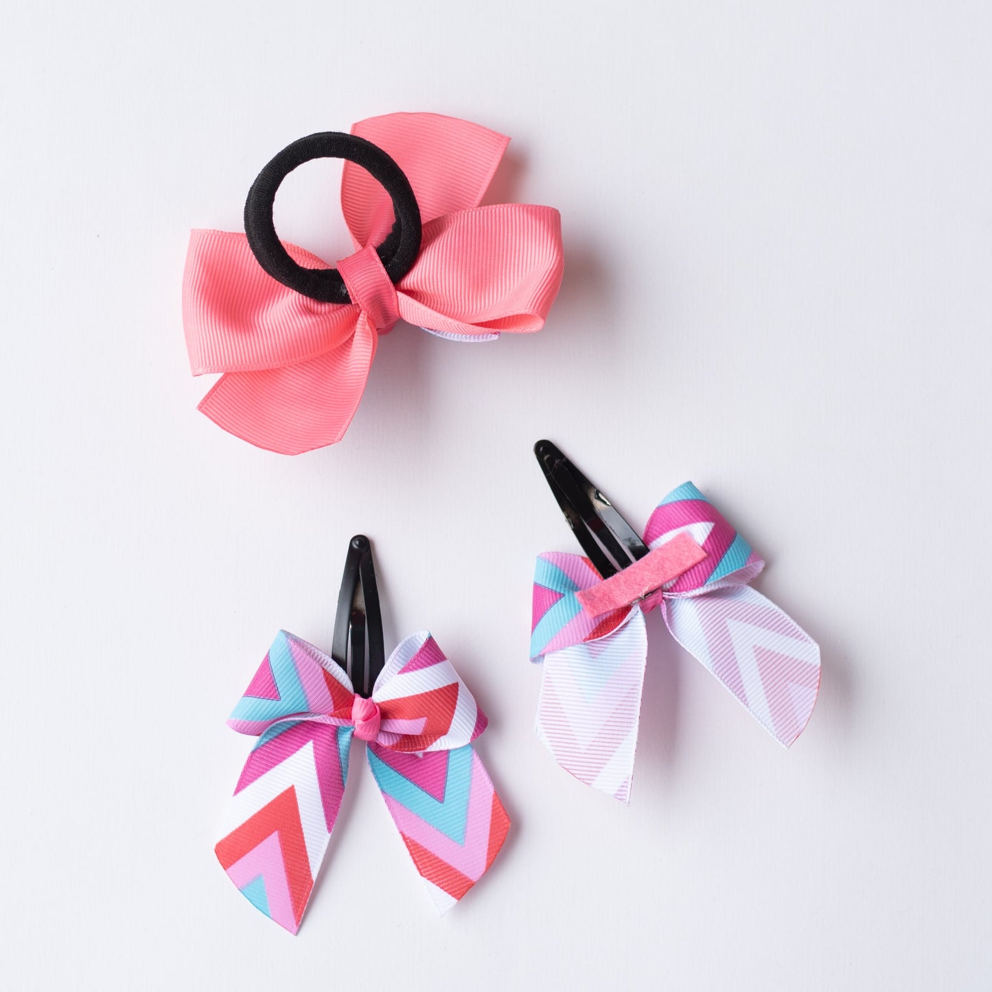 Combo : Cute zig-zag print bow on tic-tac pins and dual bow rubberband - Pink, Blue and White