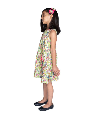 Sun Bear Flower Print Shift Dress with Sleeveless sleeves and  Tow Pockets