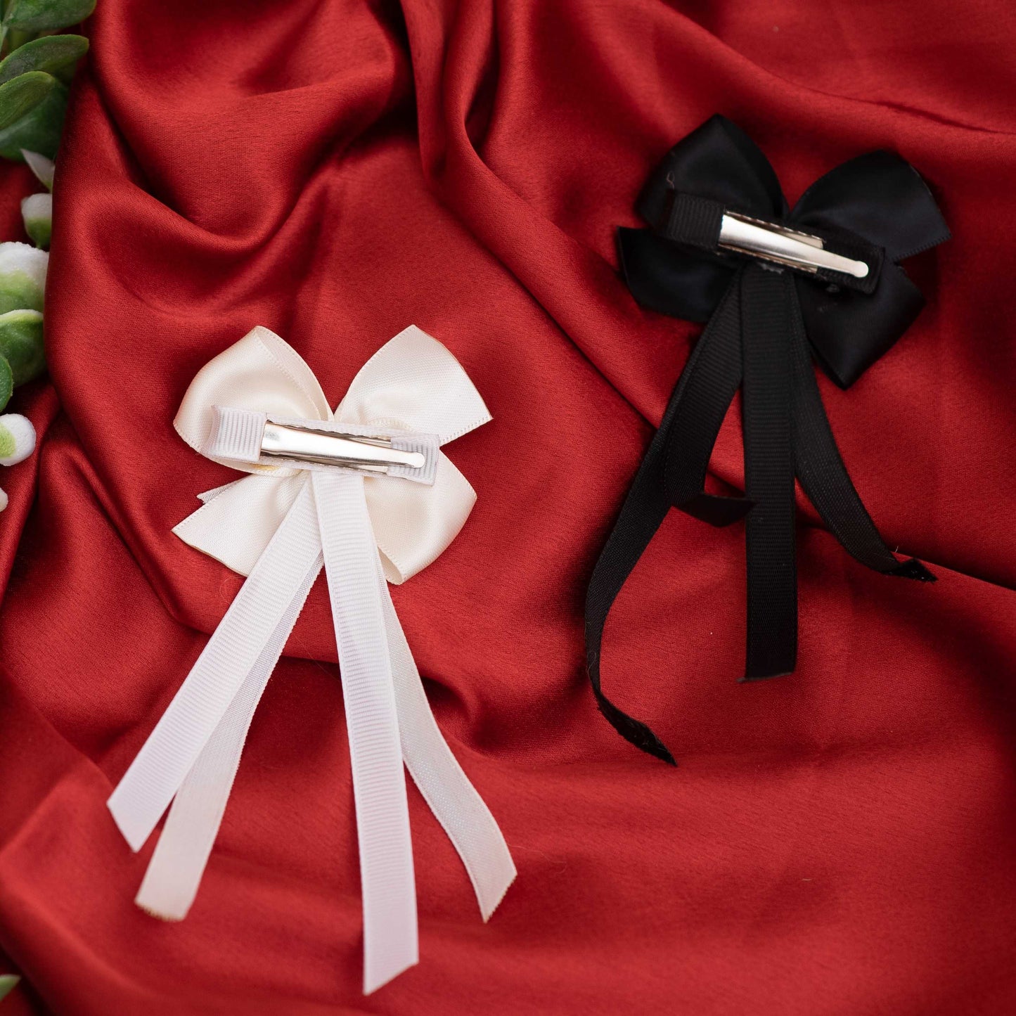 Combo: Set of 2 dangler alligator clips - Black and White