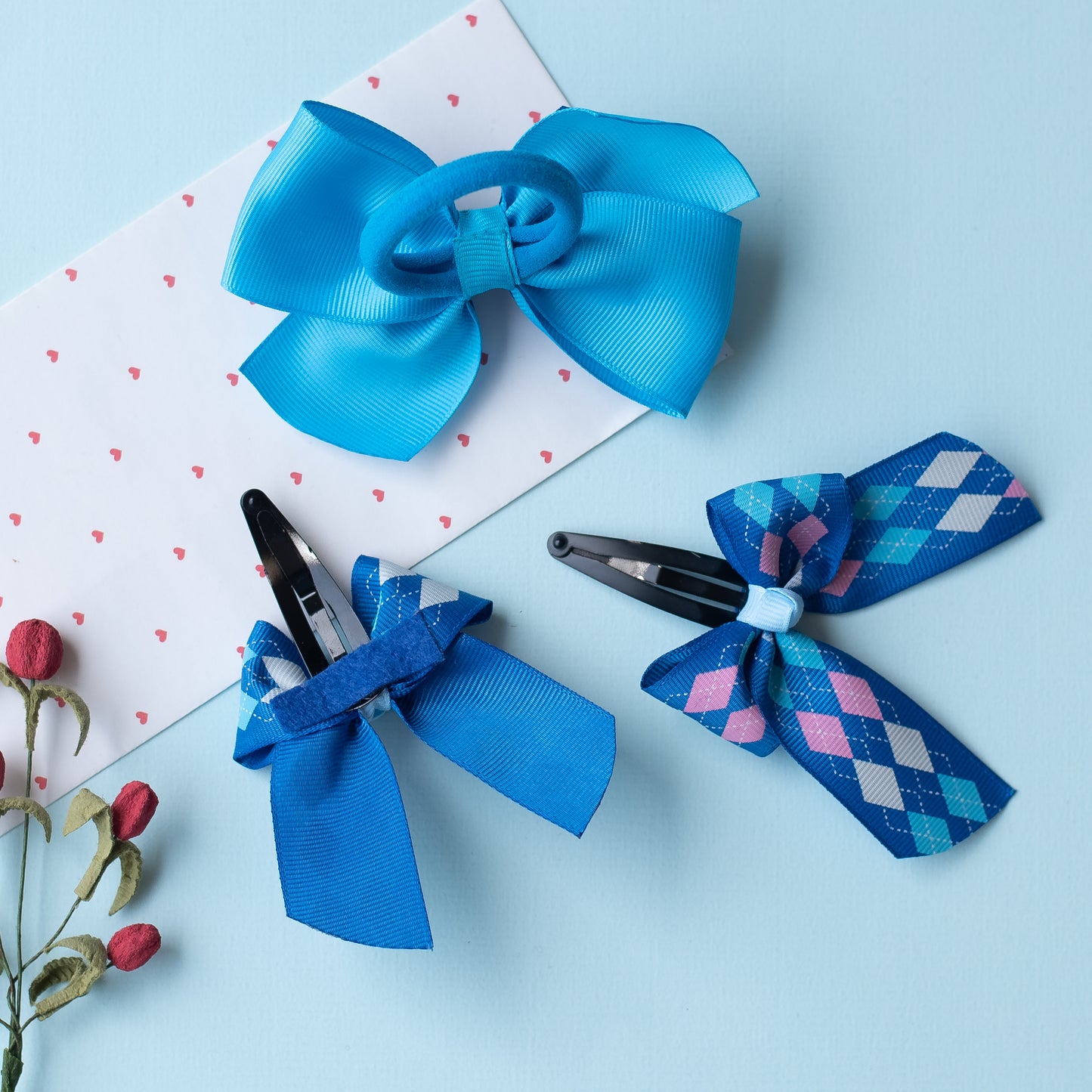 Combo : Cute checkered print bow on tic-tac pins  (2 nos) and dual bow rubberband - Blue