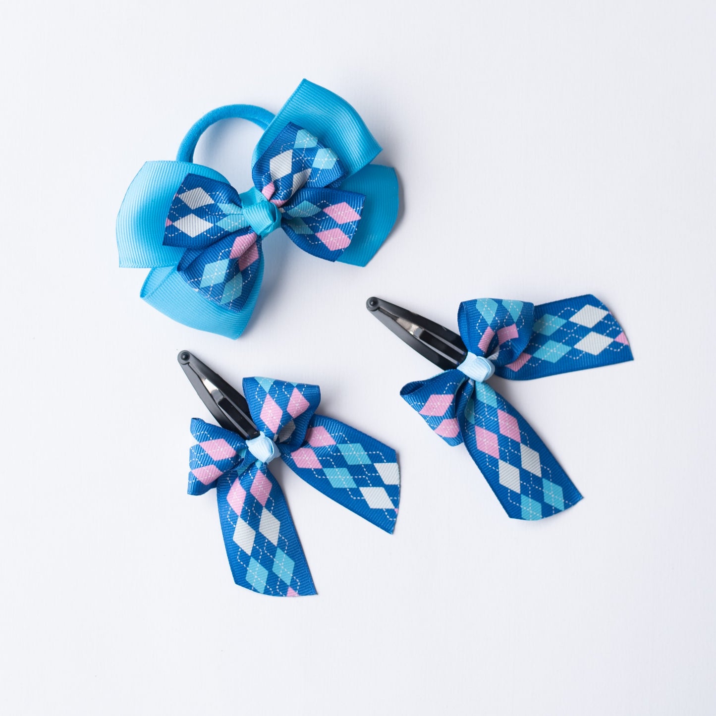 Combo : Cute checkered print bow on tic-tac pins  (2 nos) and dual bow rubberband - Blue