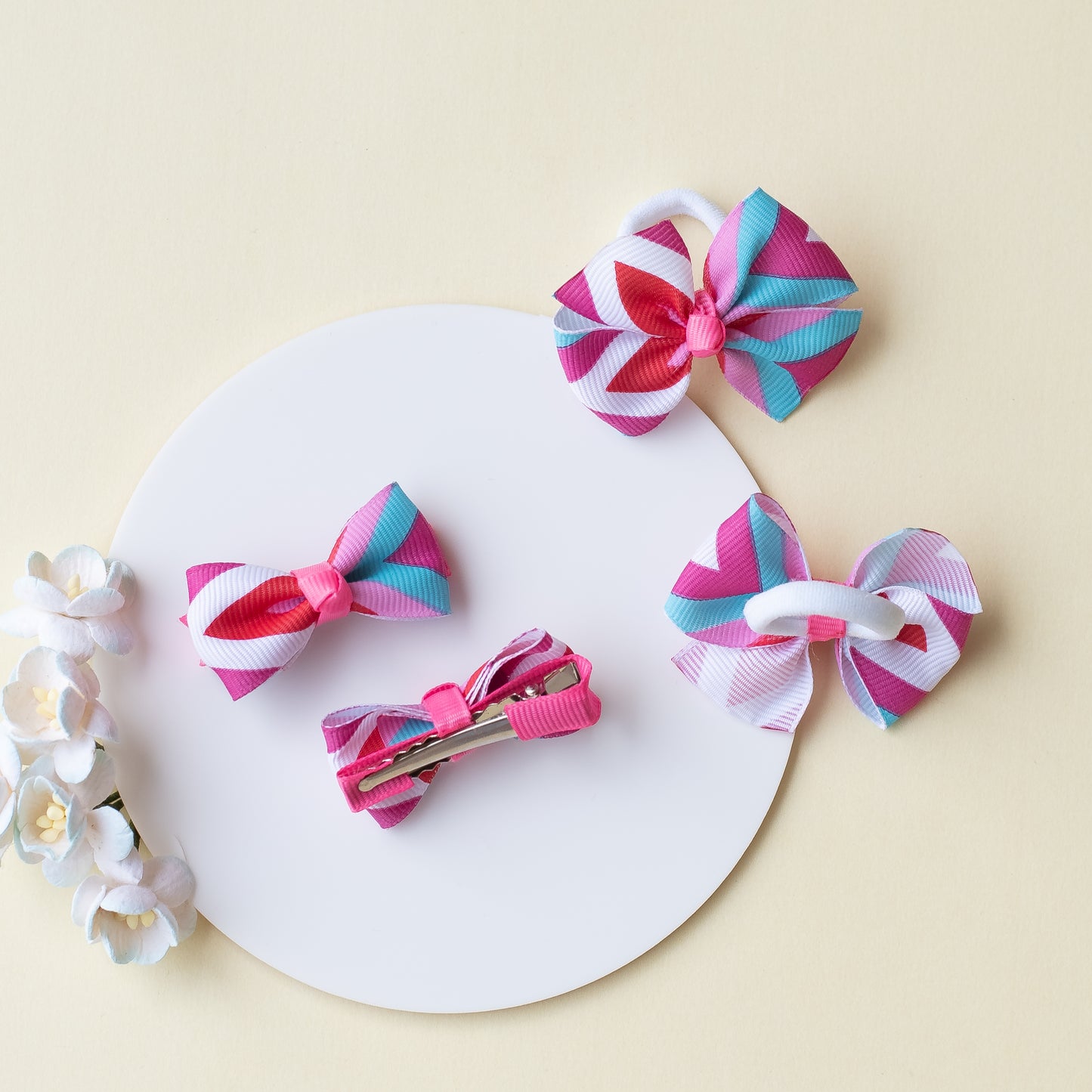 Combo: Chevron print small bow on alligator clips and matching small rubberbands - Blue, Pink, White