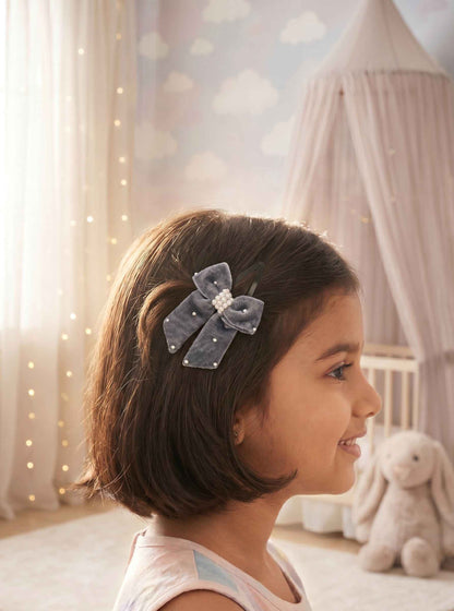 Elegant velvet bow on tic-tac pins with pearls - Grey