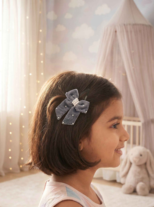 Elegant velvet bow on tic-tac pins with pearls - Grey