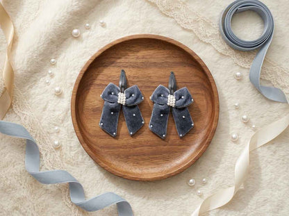 Elegant velvet bow on tic-tac pins with pearls - Grey