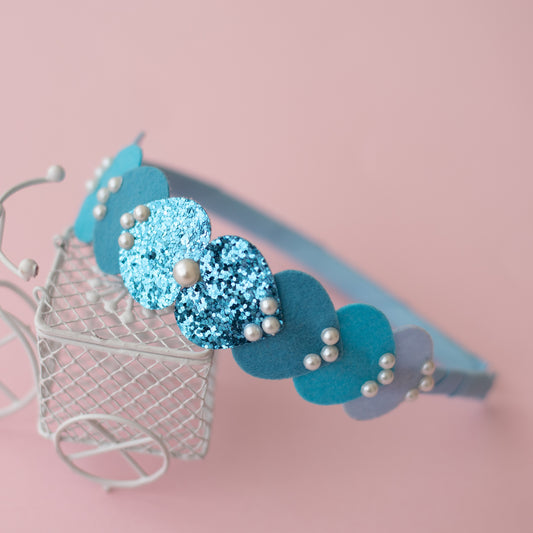 Dainty hairband with cascading hearts and pearl detailing - Blue