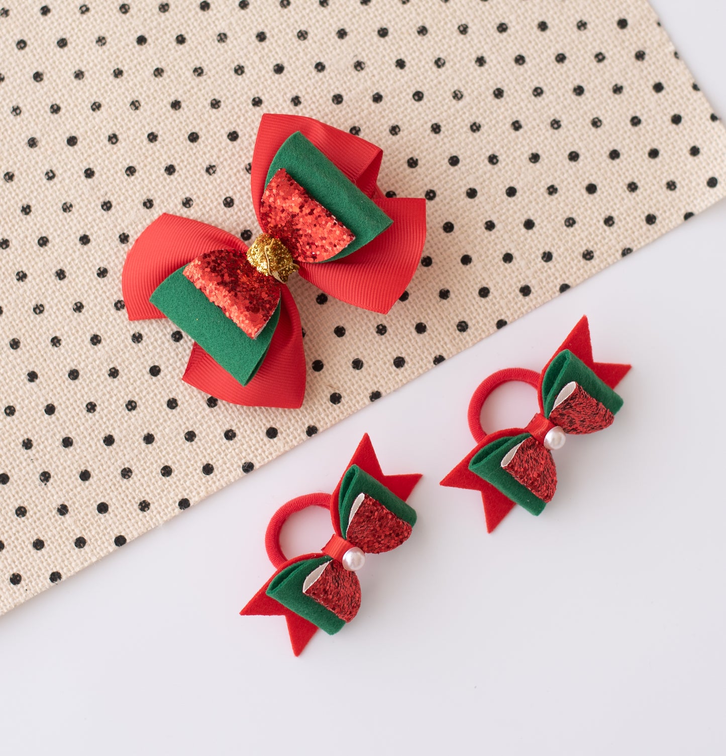 Combo : Set of 1 pair glitter rubberbands and 1 gliter bow on alligator clip. - Red, Green