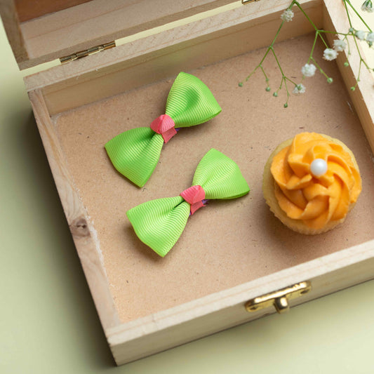 Cute Bow Aligator Pins with Pink Centre.