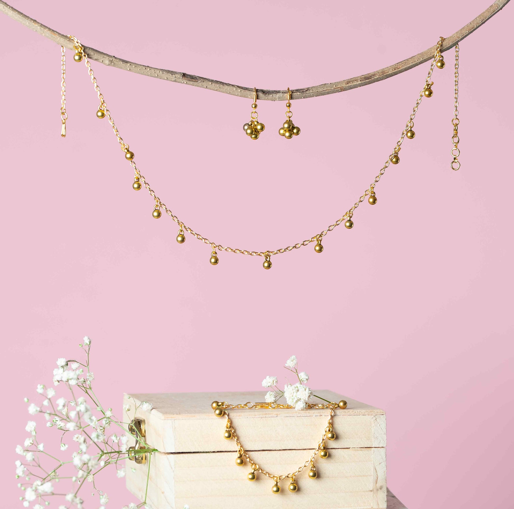 Golden Balls and Chain Necklace, Bracelet & Earrings Set - Gold