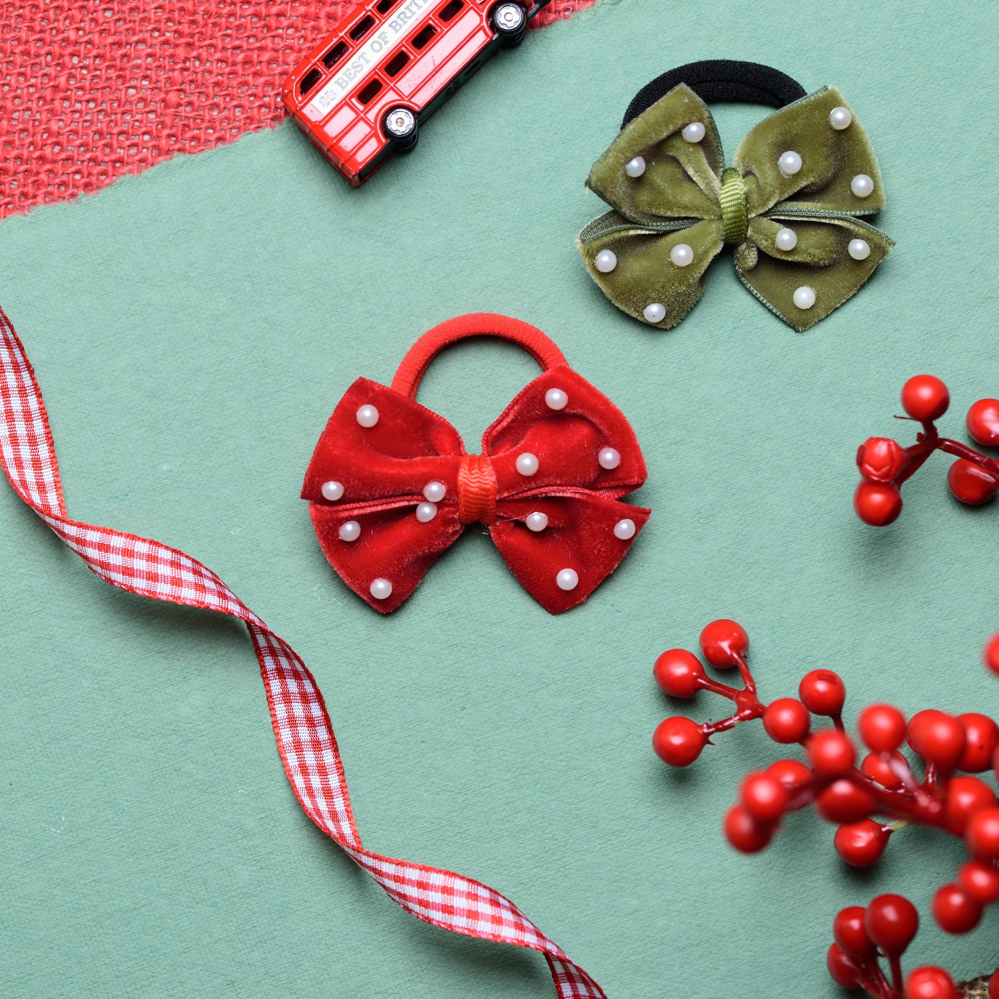 Bow on rubber band with pearls -  Red and Green